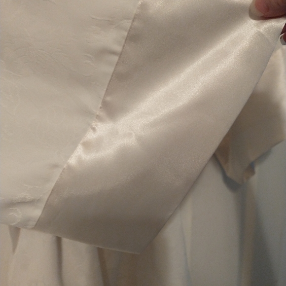 Victoria Secret Satin Short Floral Robe - Picture 8 of 13